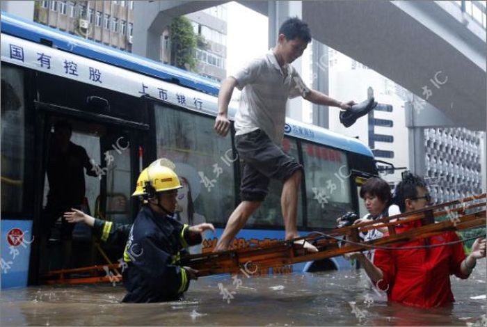 Сильнейшее наводнение в Китае (31 фото)