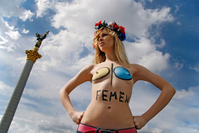 Новый логотип Femen от Артемия Лебедева (5 фото)