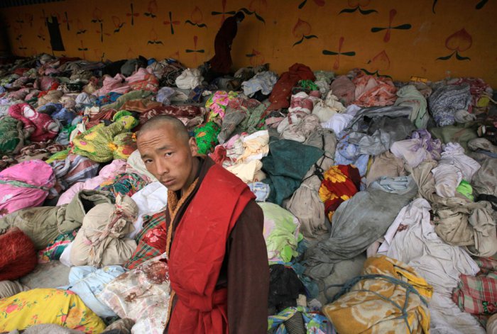 Спасатели продолжают искать выживших после землетресения в Китае