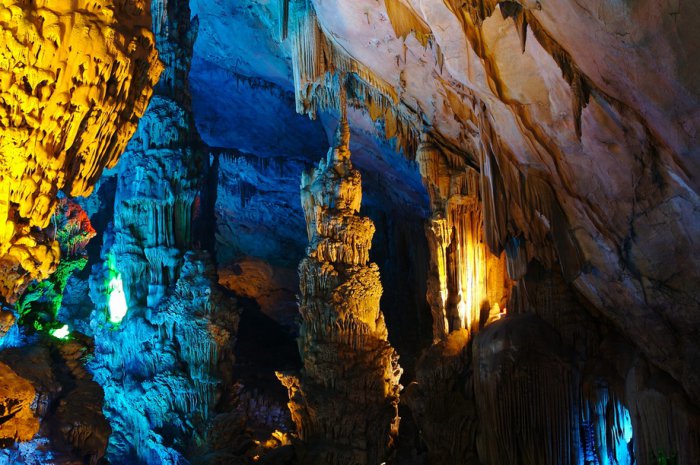 Радужная пещера Тростниковой флейты
