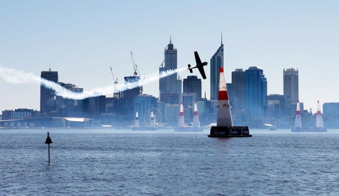     "Red Bull Air Race" (53  + 4 )