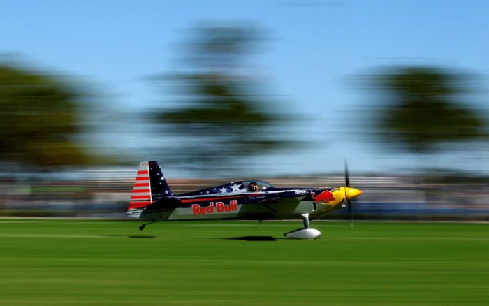     "Red Bull Air Race" (53  + 4 )