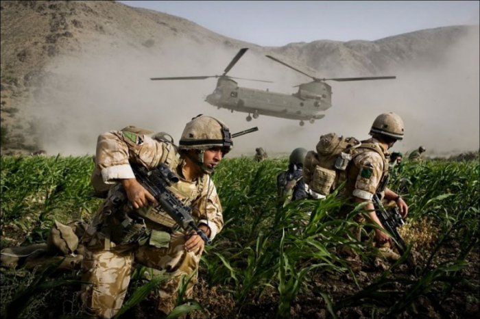 Репортаж о нелегкой жизни и службе американцев в Афганистане (35 фото)