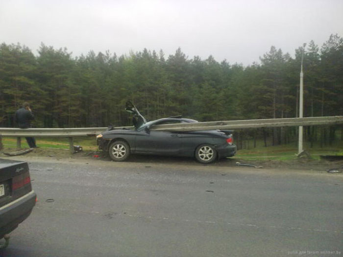 Невероятная автомобильная авария в Минске (4 фото)