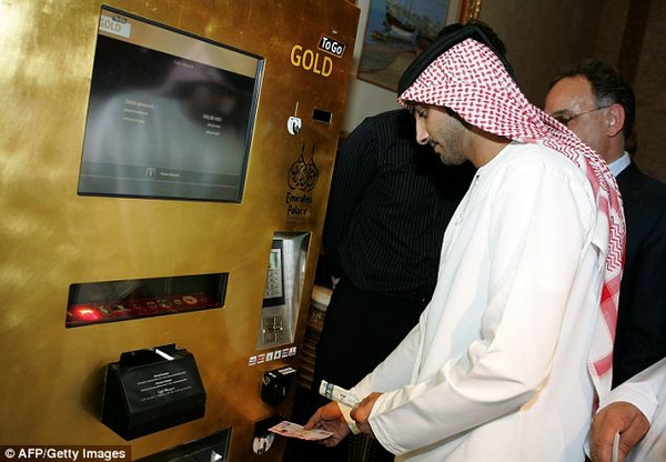 Автомат по продаже золотых слитков (4 фото)
