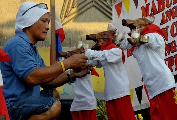      - Parada ng Lechon