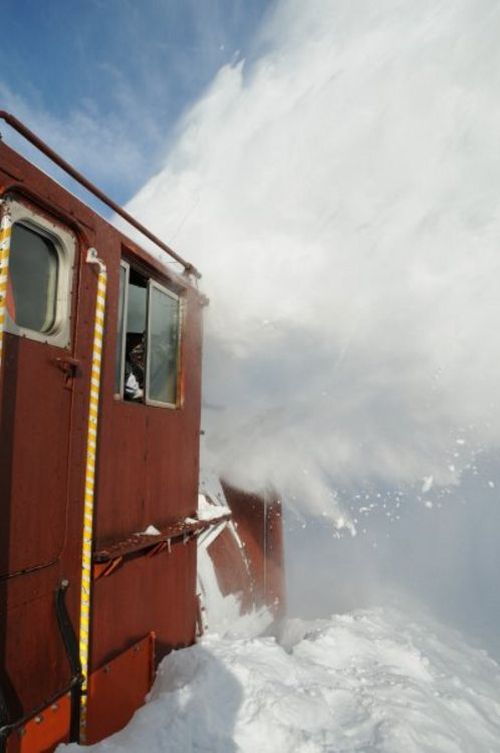 Снегоуборочные поезда (27 фото)