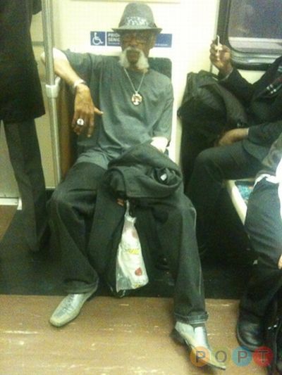 Странные пассажиры метро (102 фото)