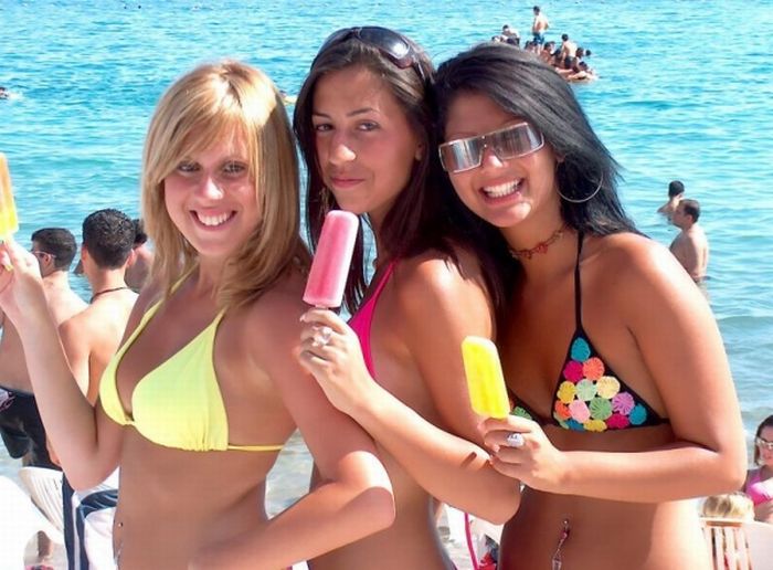Израильские девушки на пляже