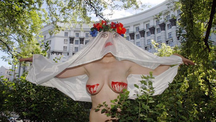   FEMEN  "" (5  )