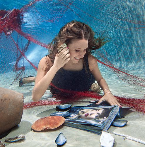 Съемка моделей под водой (16 фото)