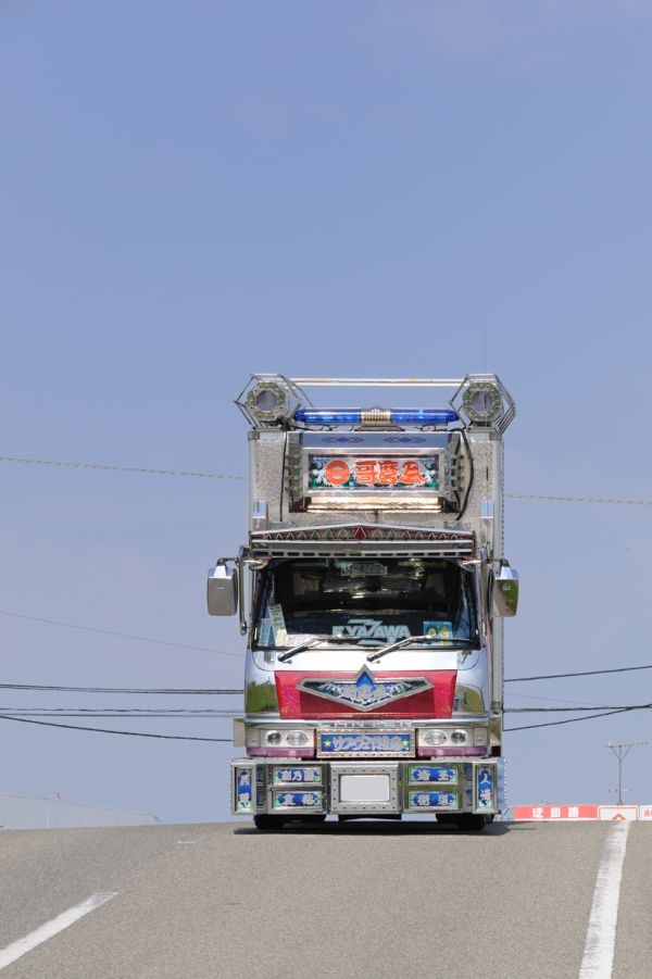 Классные японские грузовики (46 фото)