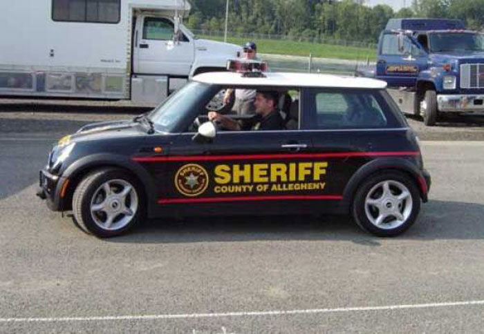 Необычные, смешные и устрашающие полицейские авто (27 фото)