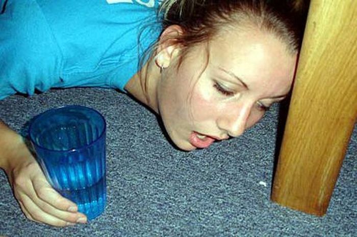 Подборка пьяных девушек (115 фото)