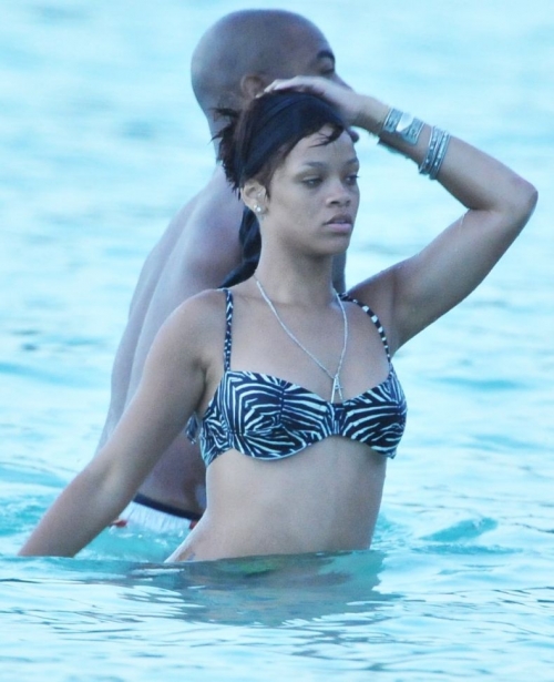  (Rihanna)   (16 )