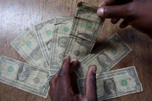 Как в Зимбабве отмывают деньги (5 фото)