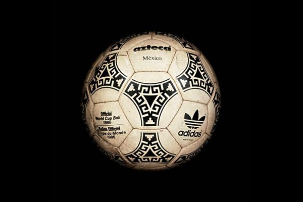 Эволюция мячей со всех ЧM по футболу с 1930 года (22 фото)