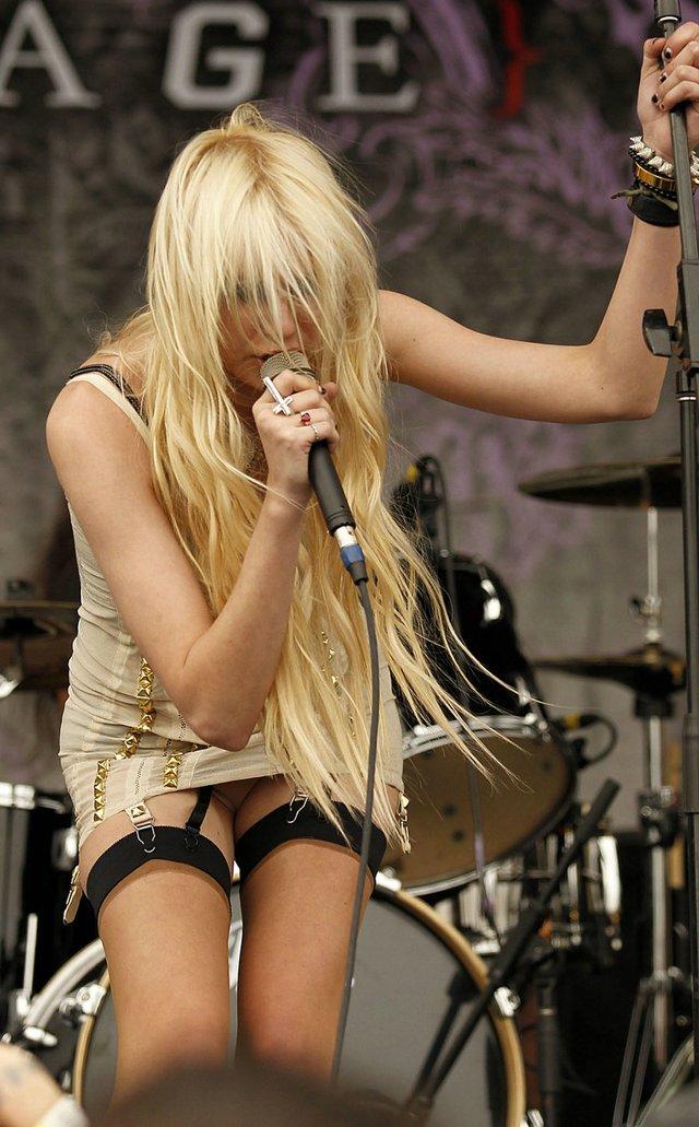   Taylor Momsen (7 )