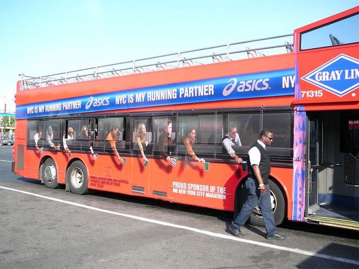 Креативная реклама на автобусах (58 фото)
