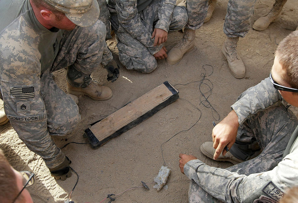 Потери сву. Американские саперы в Афганистане. Саперы армии США. Обезвреживание боеприпасов. Военные США В Афганистане.