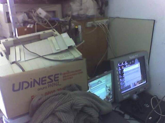 Компьютерный сервис-центр изнутри (9 фото)