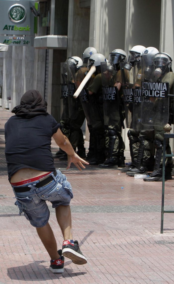 В Греции массовые беспорядки (14 фото)