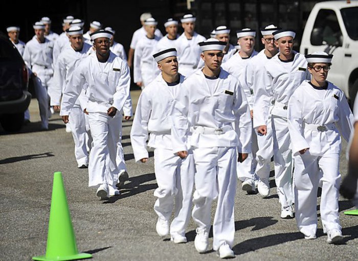Летний призыв в военно-морской академии (12 фото)
