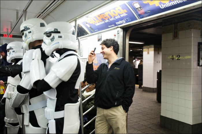 "Звёздные войны" в Нью-Йоркском метро (38 фото)