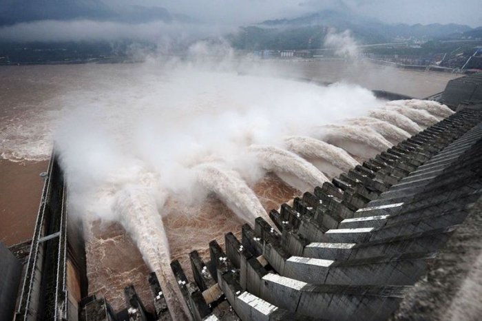 Крупнейшая в мире плотина находится в Китае (12 фото)
