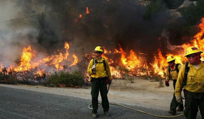 В Калифорнии опять пожары (17 фото)