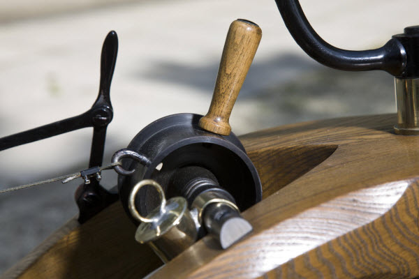 Деревянный мотоцикл от Даймлера из 19 века (15 фото)