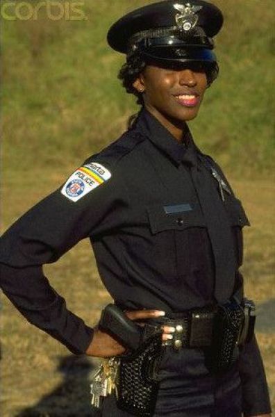 Девушки полицейские (35 фото)