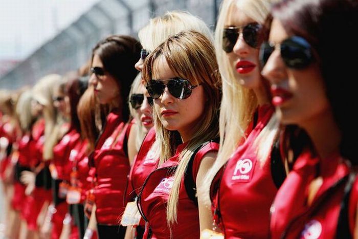 Очаровательные девушки с гонок Формула-1 (59 фото)