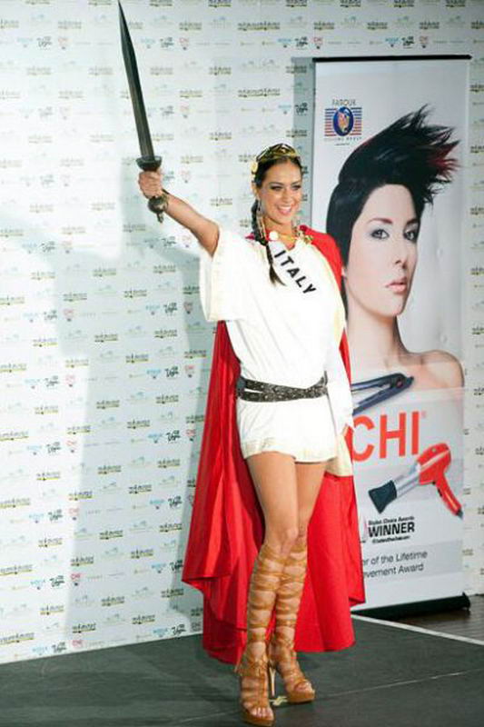 Девушки в национальных костюмах на "Мисс Вселенная 2010" (30 фото)