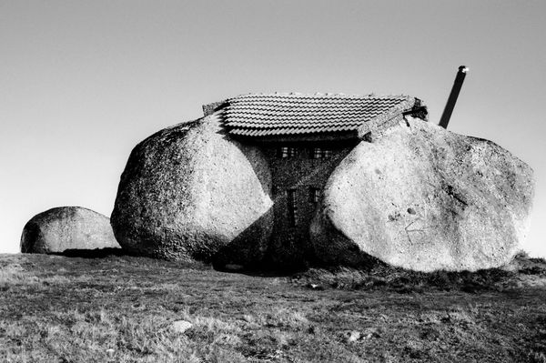 Дом в камне (8 фото)
