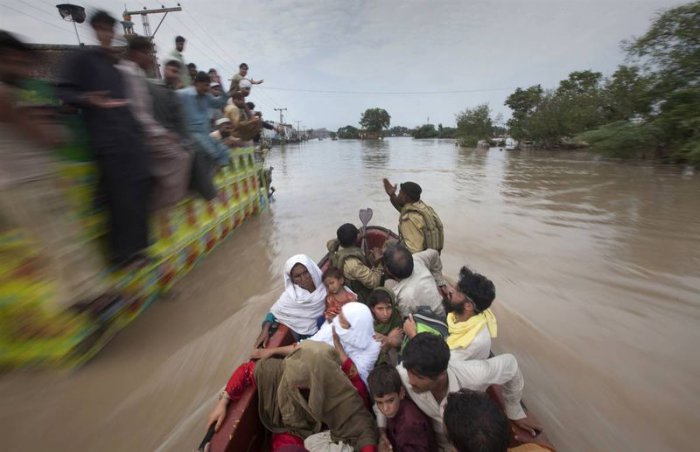 Наводнение в северо-западном Пакистане (29 фото)