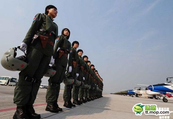 Китайские девушки-пилоты (19 фото)