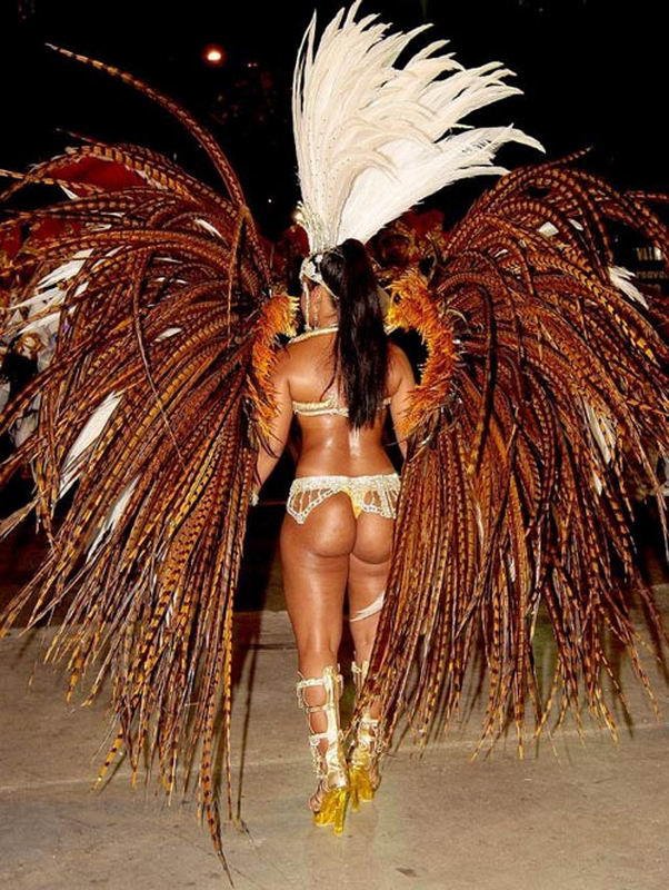 Бразильские девушки с карнавалов