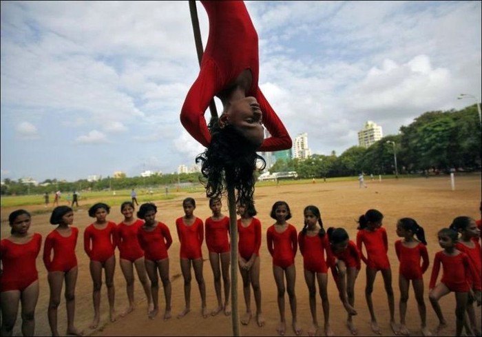 Индийские гимнасты (8 фото)