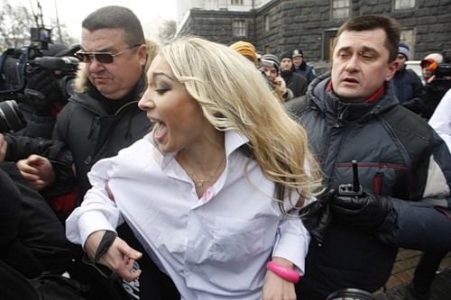  Femen: ",  i  i" (32 +)