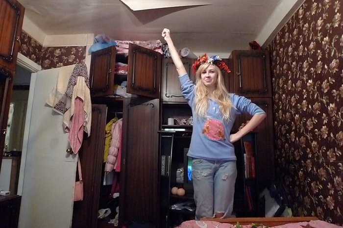  Femen: ",  i  i" (32 +)