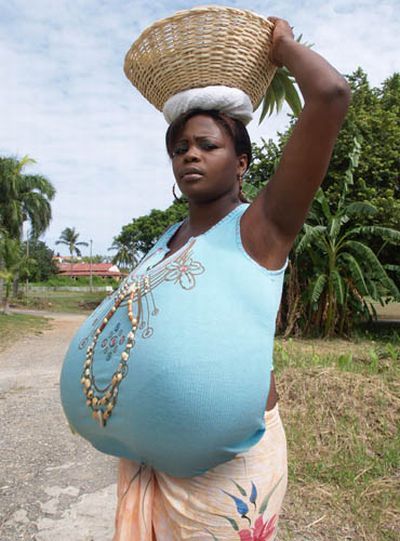 Женщины с огромной грудью (25 фото)