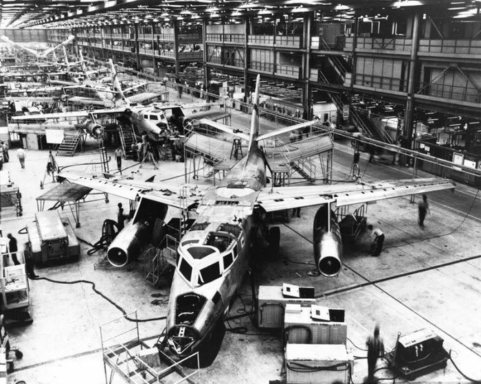 Boeing снесет знаменитый завод (28 фото)