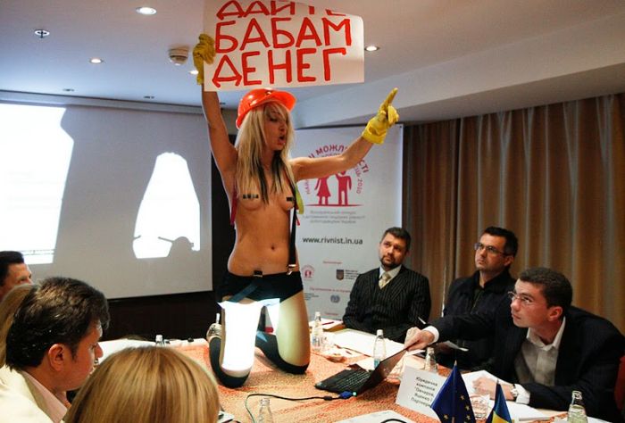 Femen  "  !"