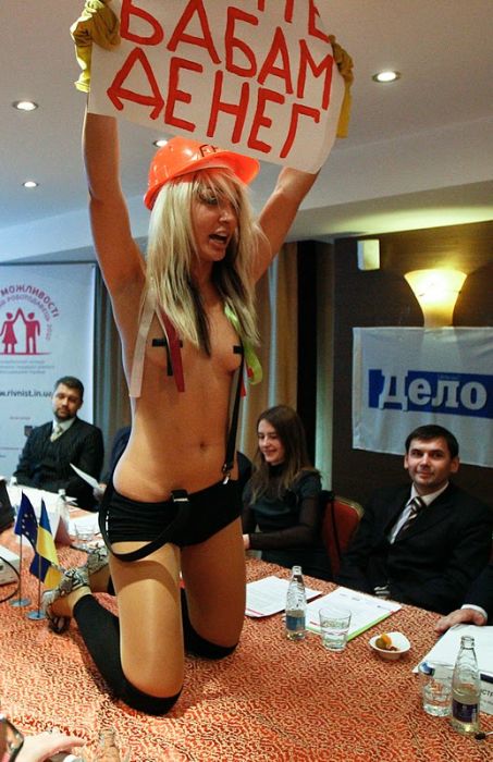 Femen  "  !"