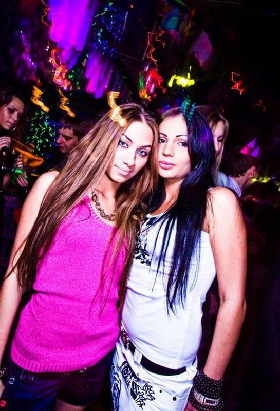 Девушки в ночном клубе фото