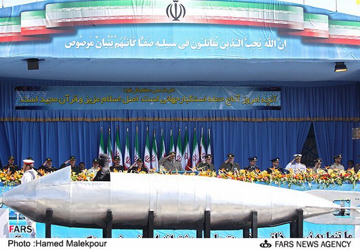 Иран демонстрирует свое вооружение (77 фото)