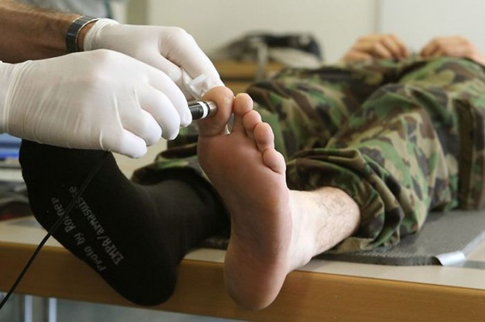 Швейцарская армия тестирует новые носки (8 фото)