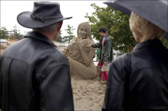 Потрясающие скульптуры из песка (31 фото)