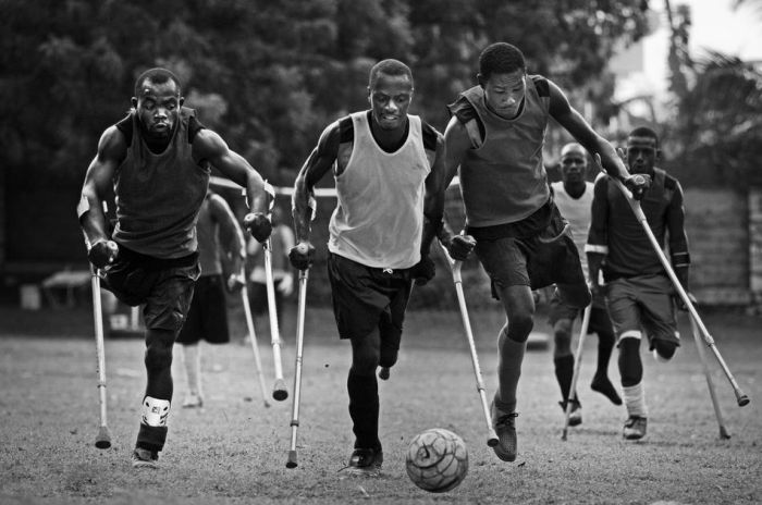 Команда Гаити по футболу среди инвалидов (16 фото)